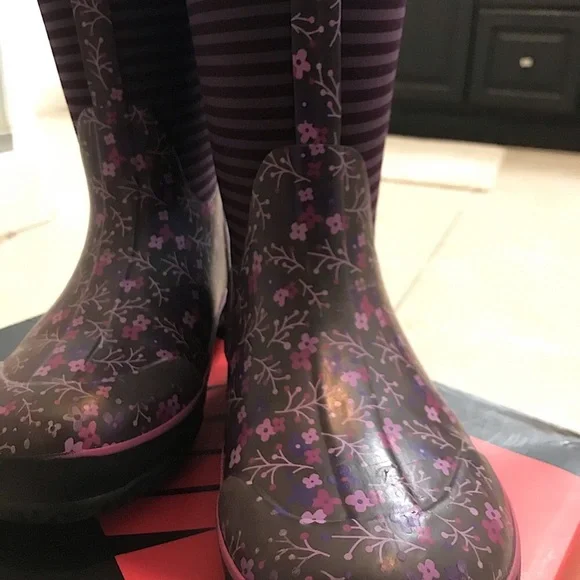 BOGS | Waterproof Classic Flower Stripes Boots Size Youth 6 - Picture 3 of 11